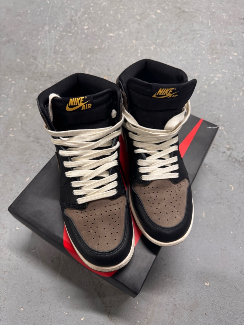 Air Jordan 1 Retro High OG Black/Palomino with Gold Logo- big boy 7/women’s 8.5